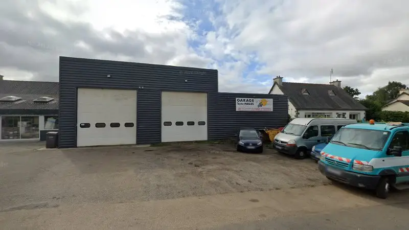 Vue de la rue devant Armorine - Garage Automobile Ludovic Garandel, Plussulien
