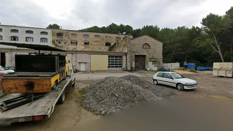 Vue de la rue devant eurl michel Prudhomme Collection Michel, Roquefort-la-Bédoule