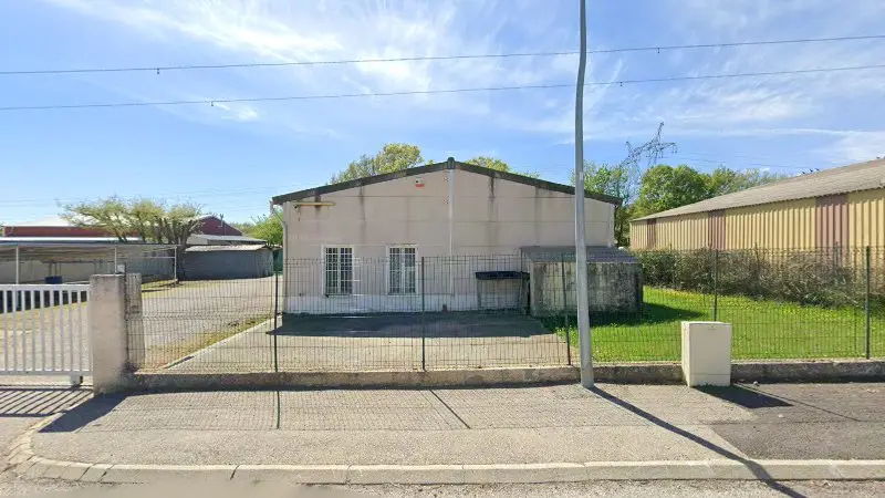Vue de la rue devant Garage Robert Christian, Château-Arnoux-Saint-Auban