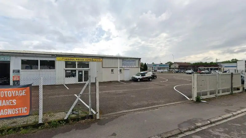 Vue de la rue devant La Comtoise Automoiles, Noidans-lès-Vesoul