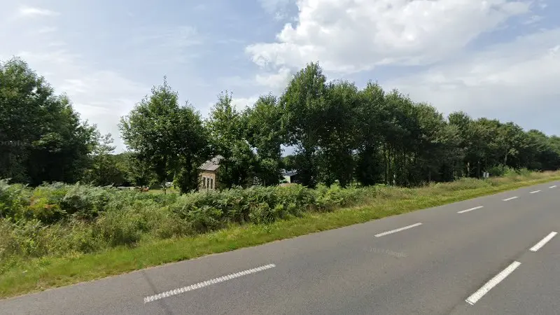 Vue de la rue devant Hamel Jean-Yves Louis, Buais-Les-Monts