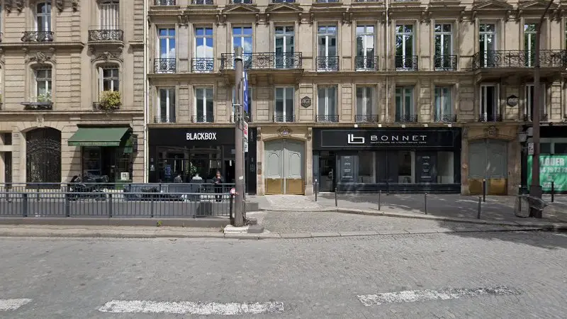 Vue de la rue devant Centre pare-brise S Glass Paris 8, Paris