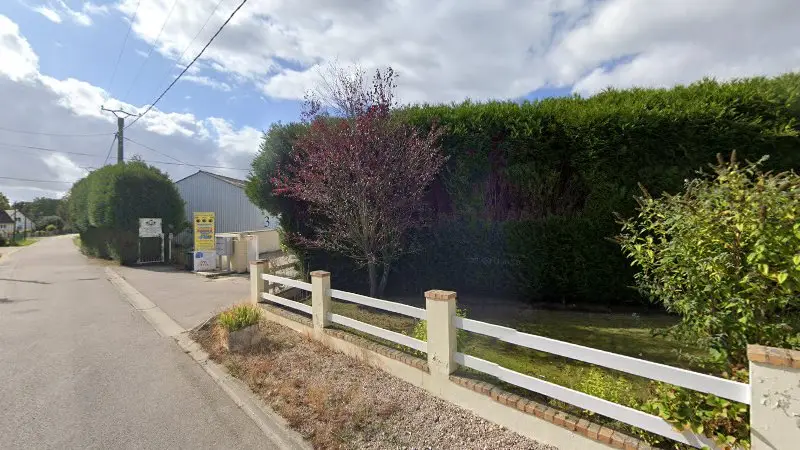 Vue de la rue devant AD Carrosserie DE LA SAUSSAYE, La Saussaye
