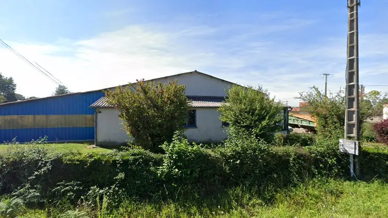 Vue de la rue devant Garage Larigauderie, Bussière-Saint-Georges