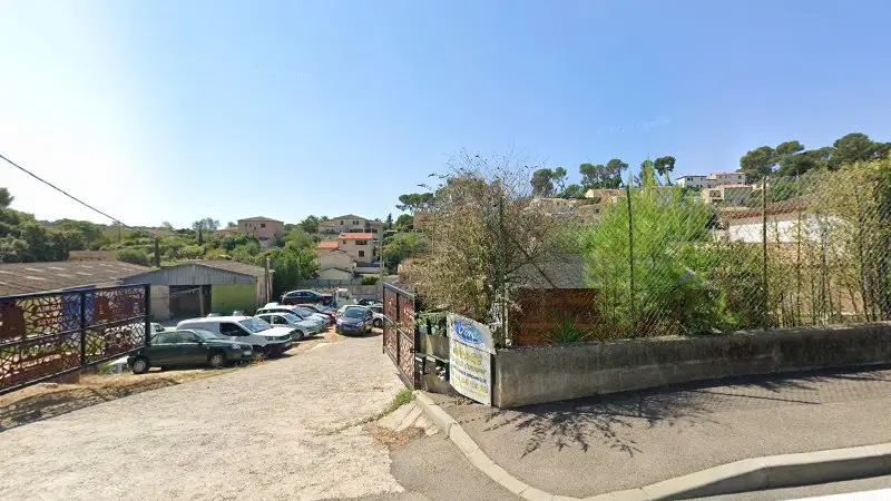 Vue de la rue devant Sud Customs Peinture, La Seyne-sur-Mer
