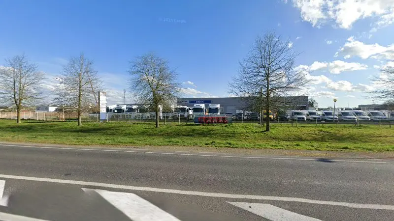 Vue de la rue devant Daf Sidan, Le Poiré-sur-Vie