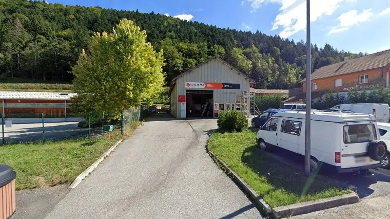 Vue de la rue devant Eurorepar Garage Des Carlaires, Monestier-de-Clermont