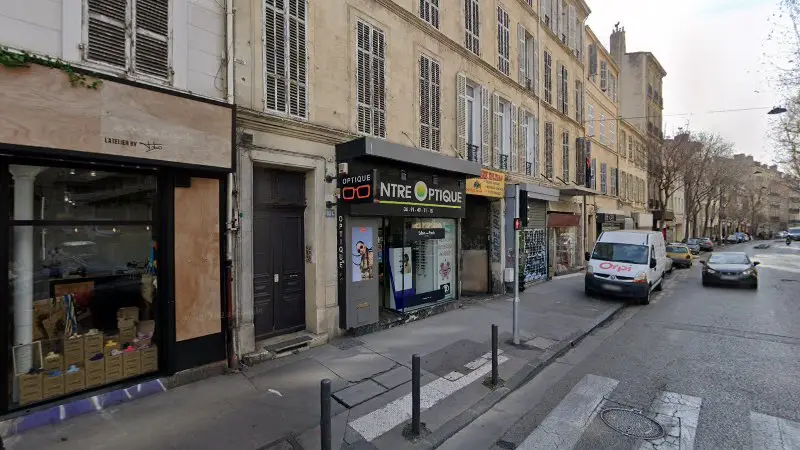 Vue de la rue devant Carrosserie Tiflizian, Marseille