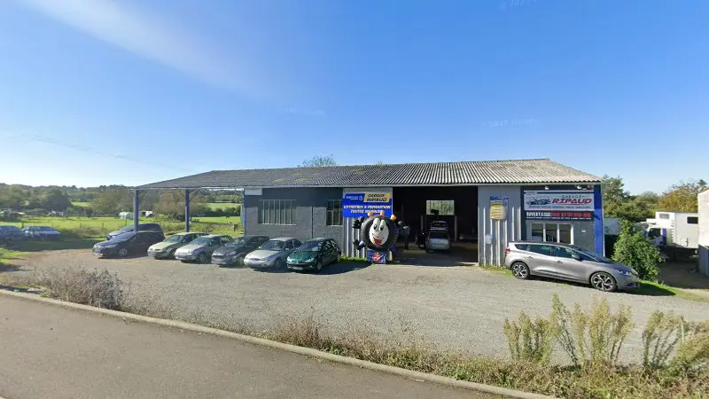 Vue de la rue devant GARAGE PREMIER - GARAGE RIPAUD, Rives-du-Fougerais
