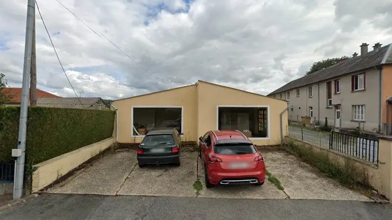 Vue de la rue devant Le P'tit Garage Perez Gilles, Saint-Dizier-Masbaraud