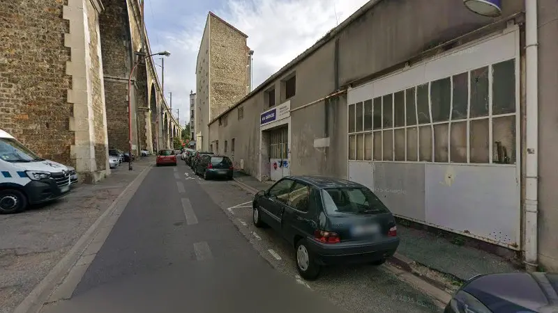 Vue de la rue devant Eurorepar Via Garage, Le Perreux-sur-Marne