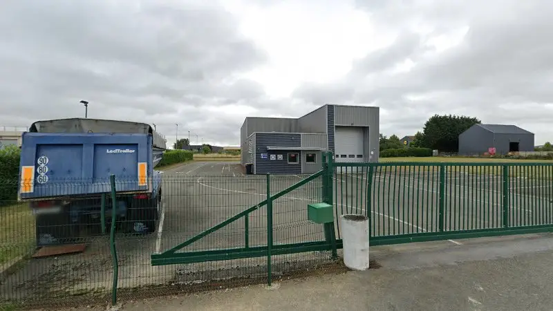 Vue de la rue devant A.C.F AU CONTROLE FERTOIS, La Ferté-Gaucher