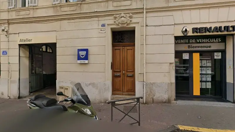 Vue de la rue devant Garage De La Marine, Marseille