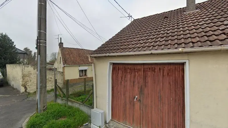 Vue de la rue devant Etablissements Favella, Lallaing