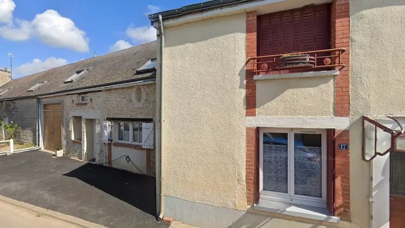Vue de la rue devant AMB CARROSSERIE, Bazoches-en-Dunois