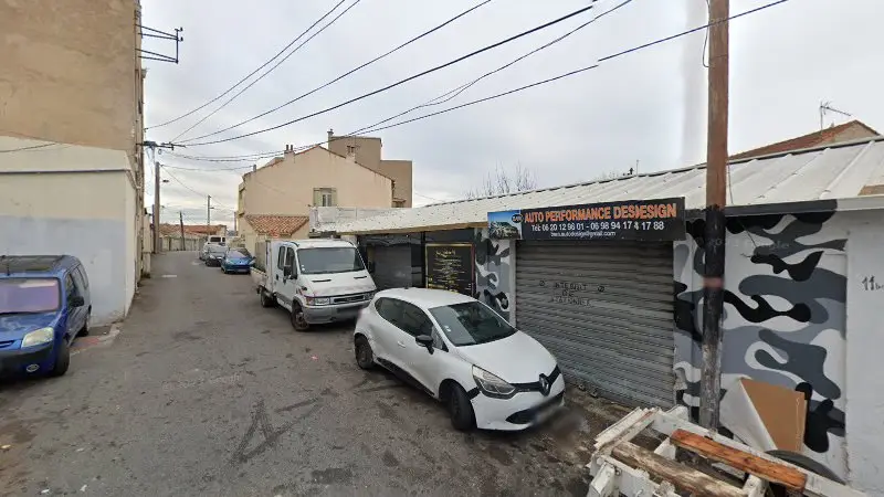 Vue de la rue devant Garage N.Y.F.Auto, Marseille
