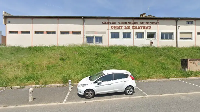 Vue de la rue devant LCT Carrosserie, Onet-le-Château