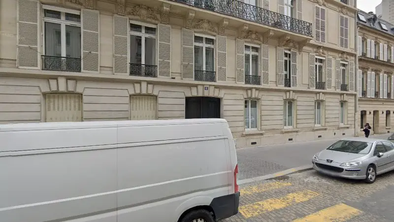 Vue de la rue devant Land Passion – Pièces & Accessoires Land Rover, Paris