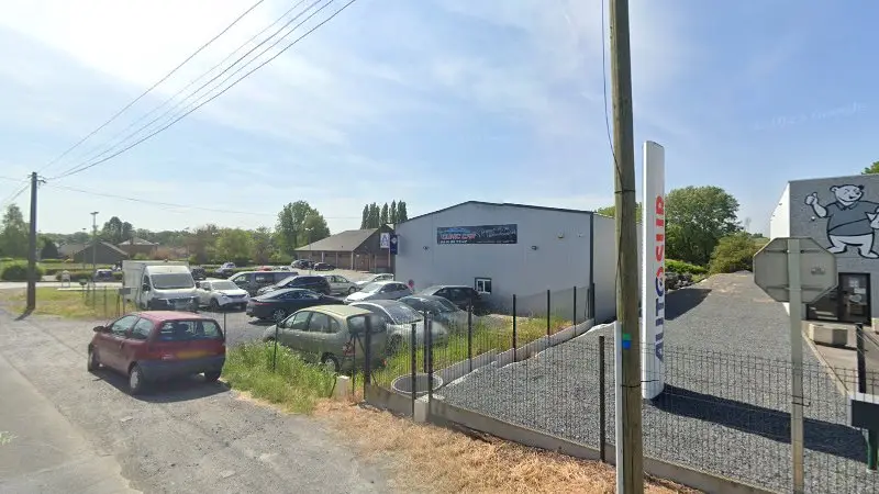 Vue de la rue devant Contrôle technique Autosur Saulzoir, Saulzoir