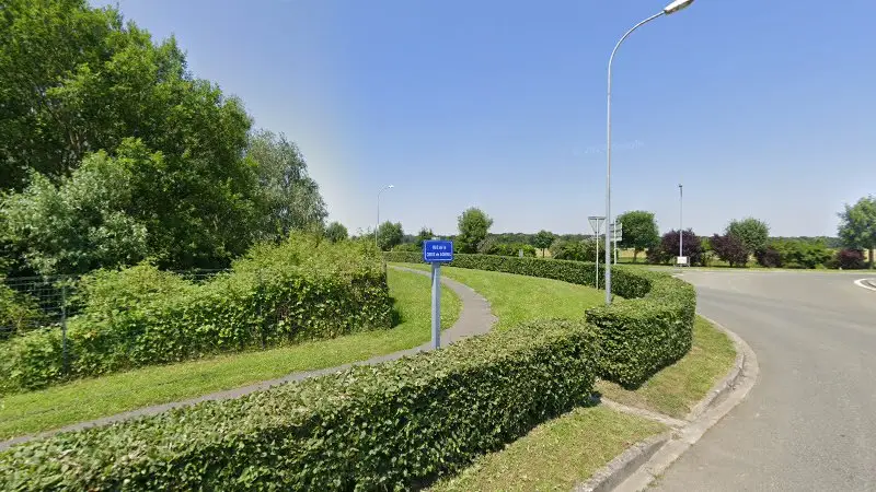 Vue de la rue devant carrosserie Ludo, Maignelay-Montigny