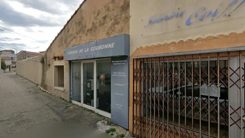 Vue de la rue devant AD Expert Garage De La Couronne, Martigues