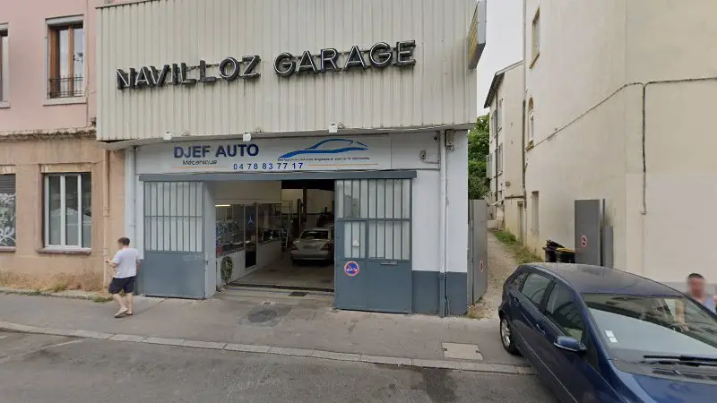 Vue de la rue devant Navilloz Garage, Lyon