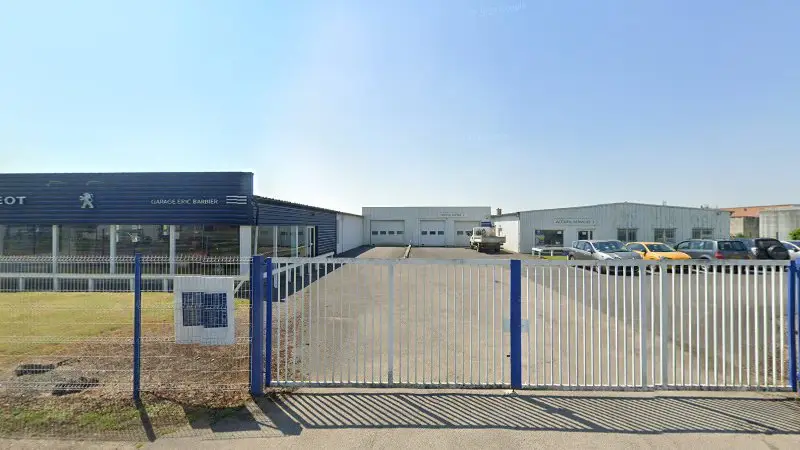 Vue de la rue devant Garage Avatacar Maignelay Montigny, Maignelay-Montigny