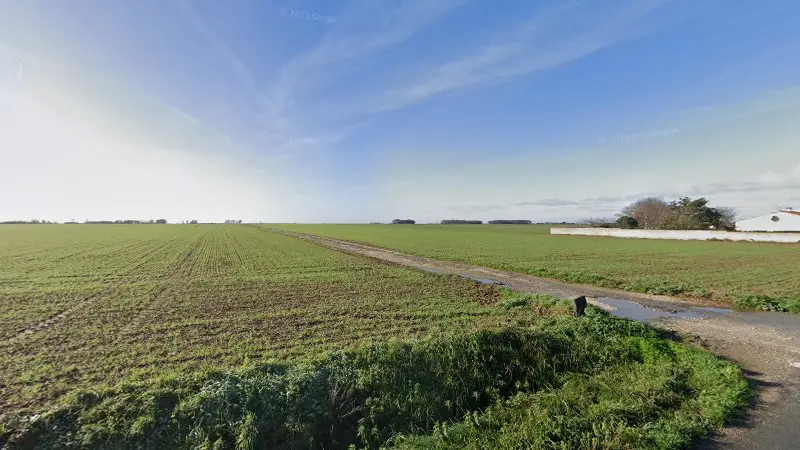 Vue de la rue devant Carrosserie Erard Chauvin, Saint-Nazaire-sur-Charente