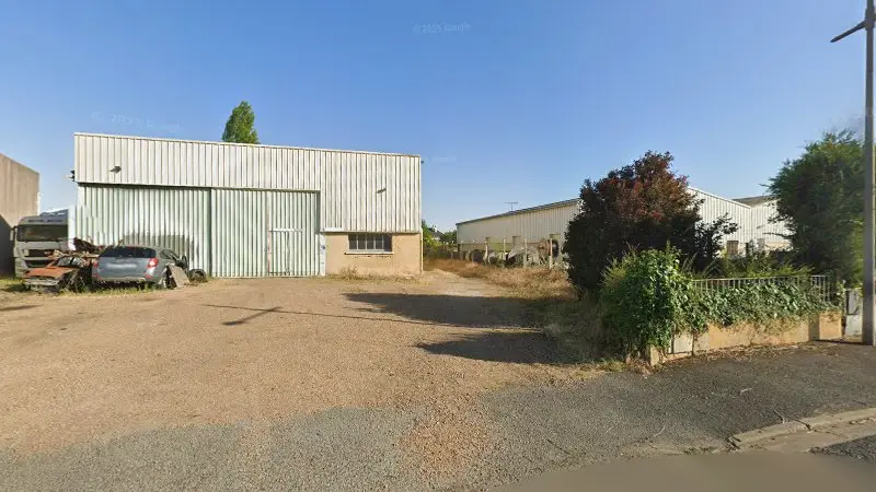 Vue de la rue devant Touraine Dépannage Remorquage, Joué-lès-Tours