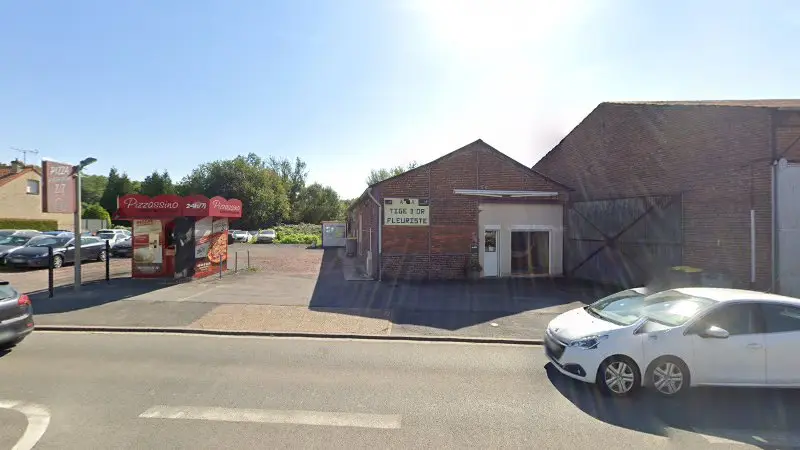 Vue de la rue devant GARAGE PREMIER - GARAGE SASU MLT SERVICES, Bucquoy