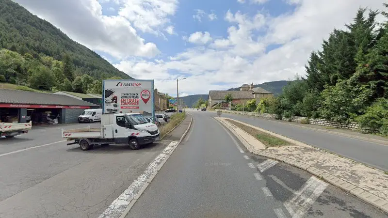 Vue de la rue devant France Pare-Brise - Chez First Stop, Mende