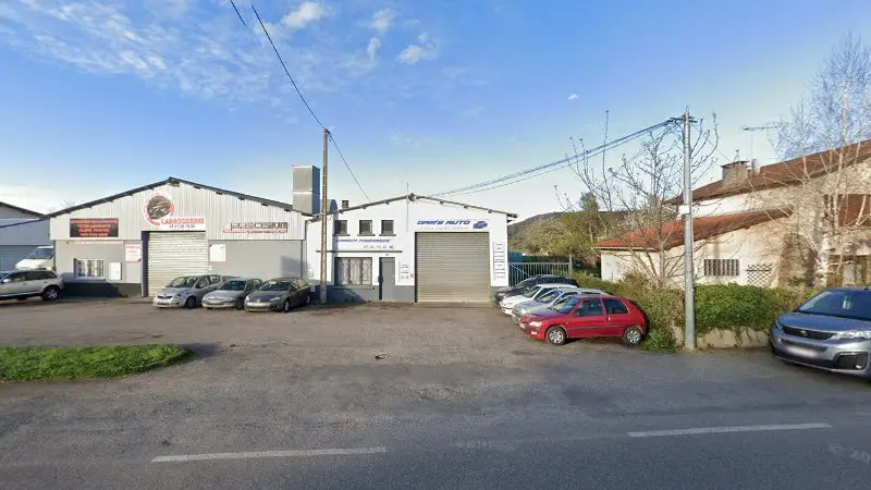 Vue de la rue devant R B G Carrosserie, Lorp-Sentaraille