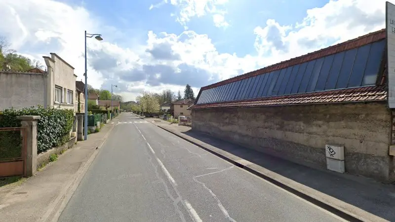 Vue de la rue devant Mécanique Générale de Bièze, Saint-Clair-de-la-Tour