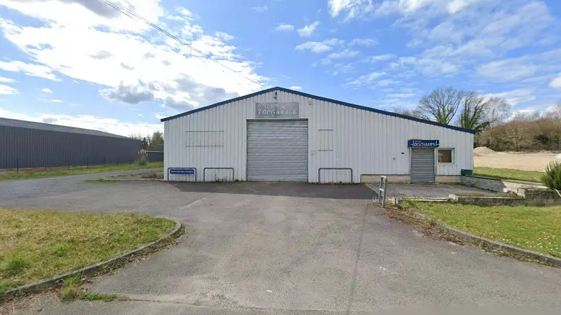 Vue de la rue devant TOP GARAGE, Anizy-le-Grand