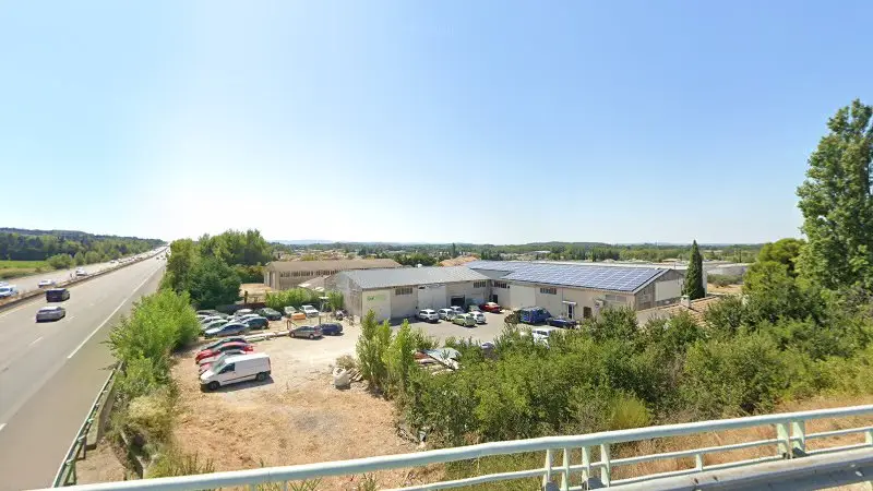 Vue de la rue devant CARROSSERIE MAXIS, Morières-lès-Avignon