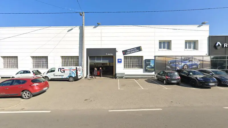 Vue de la rue devant Recrute Mecanicien Atelier, Auberives-sur-Varèze
