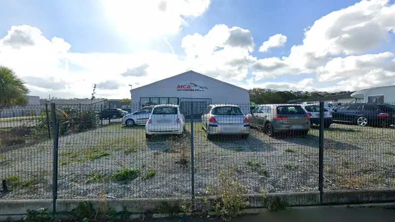 Vue de la rue devant MCA Automobiles - Bosch Car Service, Cherbourg-en-Cotentin