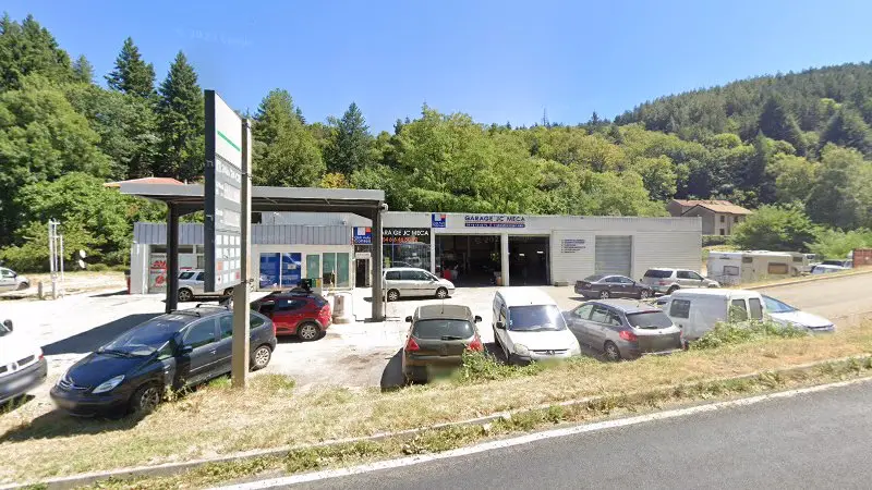 Vue de la rue devant Garage de la Regordane, Villefort