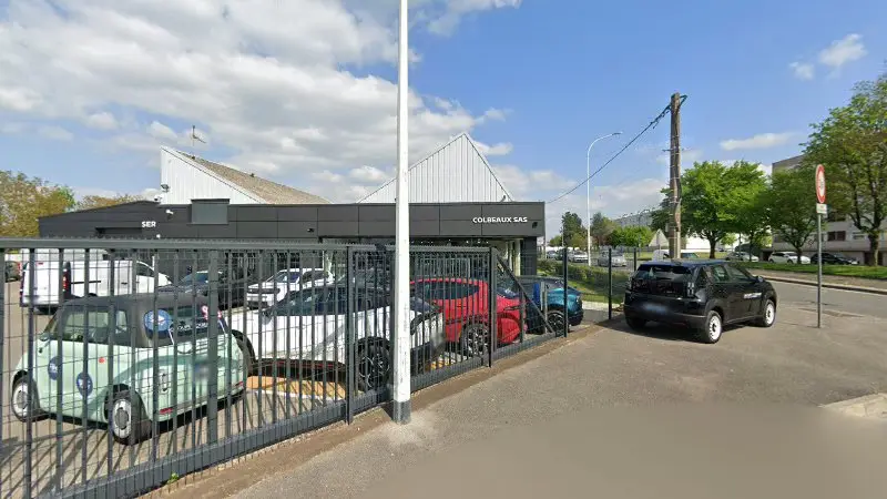Vue de la rue devant Groupe Colbeaux fiat jeep, Soissons