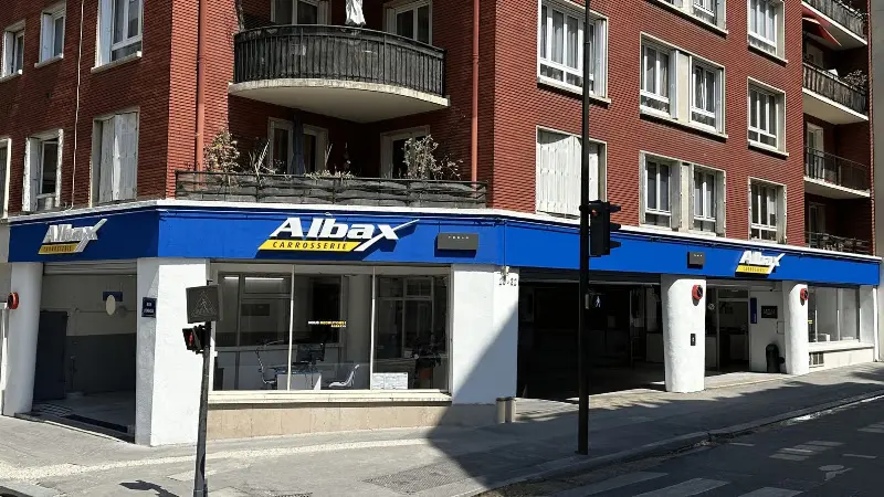 Photo publiée sur la fiche Google de Carrosserie Albax - Paris 15 - Tesla Approved BodyShop, Paris