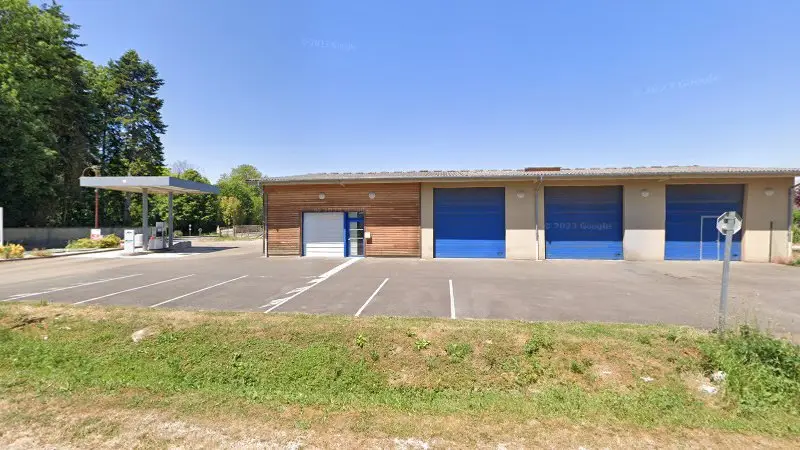Vue de la rue devant Eurorepar, Entrains-sur-Nohain