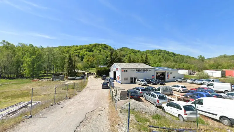 Vue de la rue devant PRECISIUM Garage FLEURY Ludovic, Maulévrier-Sainte-Gertrude