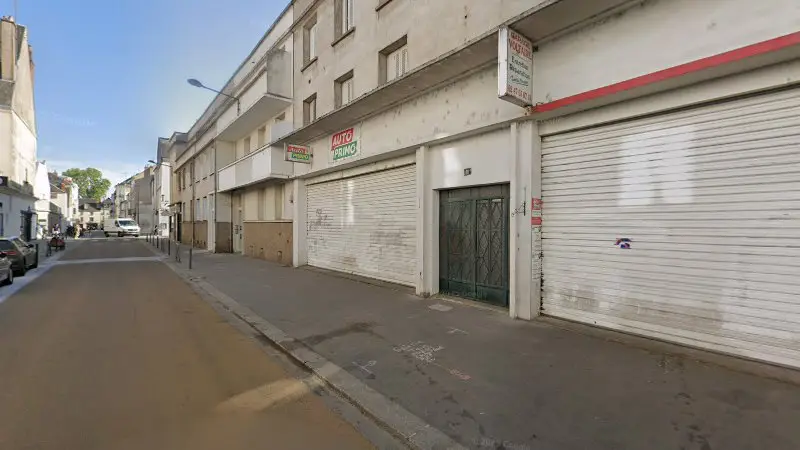 Vue de la rue devant Autoprimo - Garage Voltaire, Tours