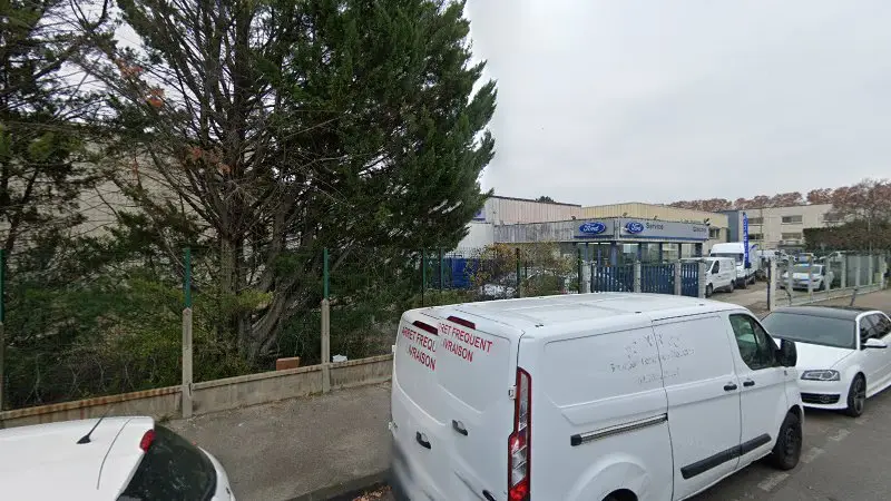 Vue de la rue devant GARAGE GIACONI, Vaulx-en-Velin