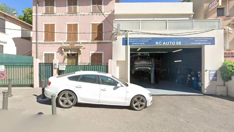 Vue de la rue devant Garage GS auto 06 - RC Auto 06, Saint-Laurent-du-Var