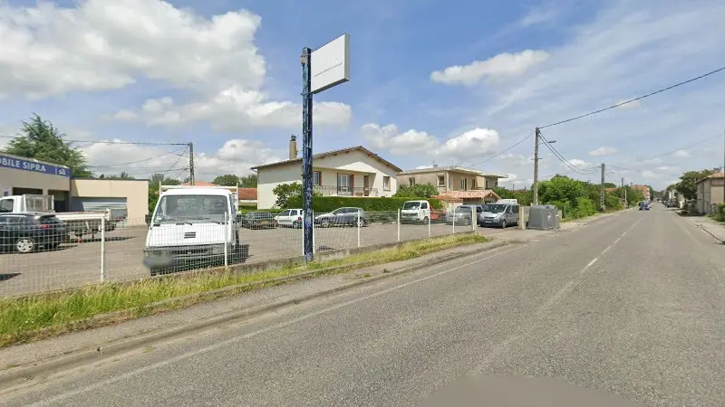 Vue de la rue devant garage Sipra et fils, Mirepoix