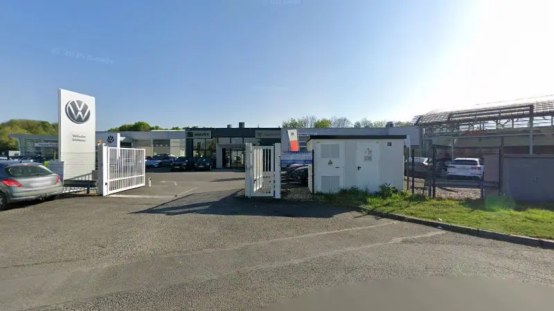 Vue de la rue devant PREMIUM PICARDIE Seat Service, Rivery