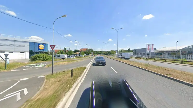 Vue de la rue devant DRM assistance DÉPANNAGE REMORQUAGE VÉHICULE ESSONNE, Arpajon