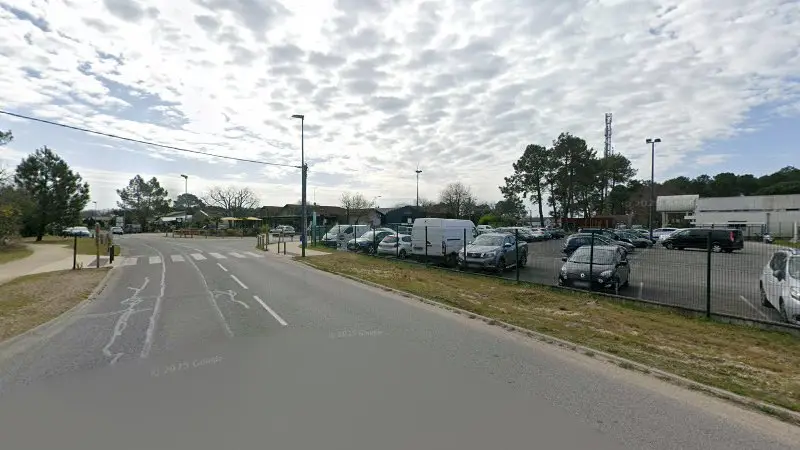 Vue de la rue devant L&G CLASSIC GARAGE, Lège-Cap-Ferret