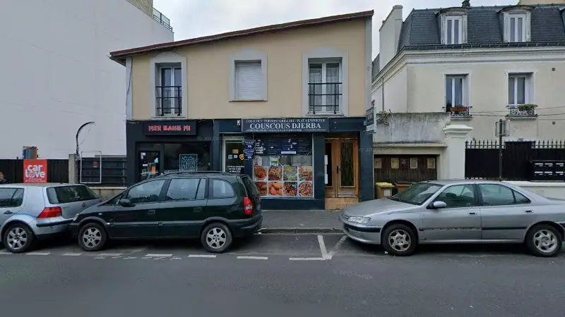 Vue de la rue devant Garage du 8 Mai, Le Perreux-sur-Marne